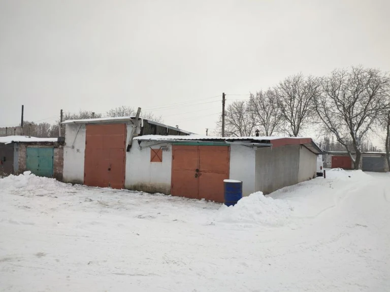 2 garages on Levanevsky Aviator