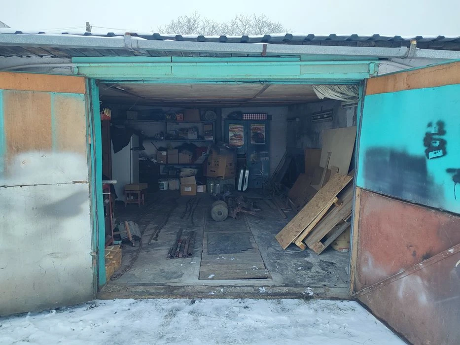 2 garages on Levanevsky Aviator