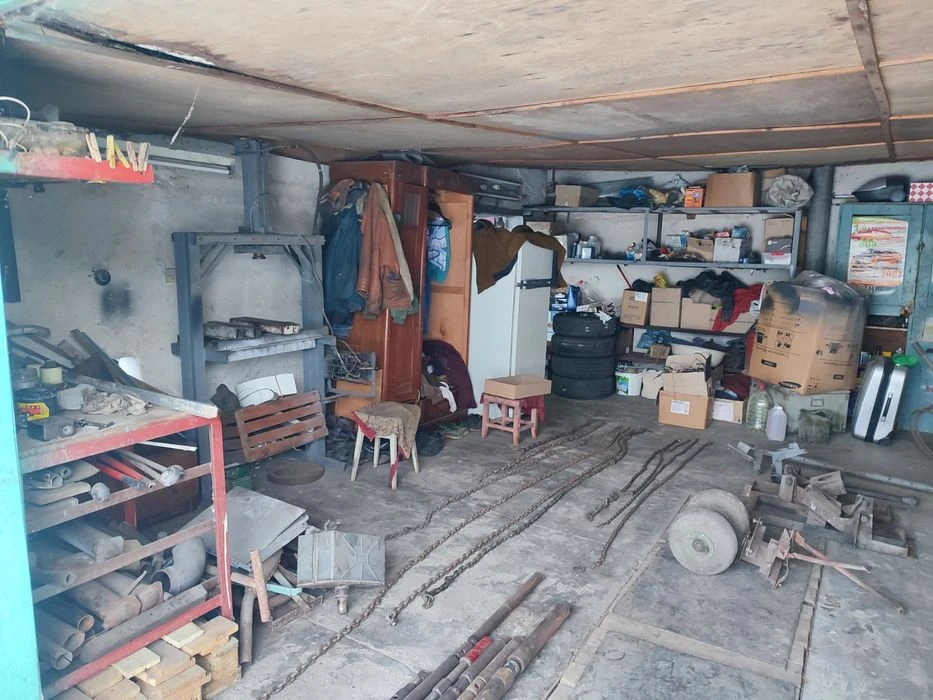 2 garages on Levanevsky Aviator
