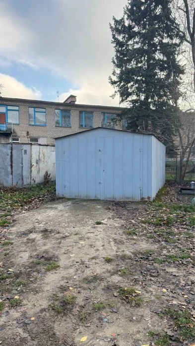 Продам гараж во дворе