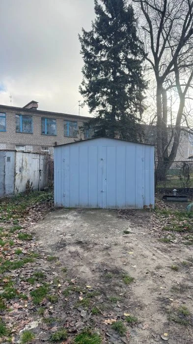 I will sell a garage in the yard