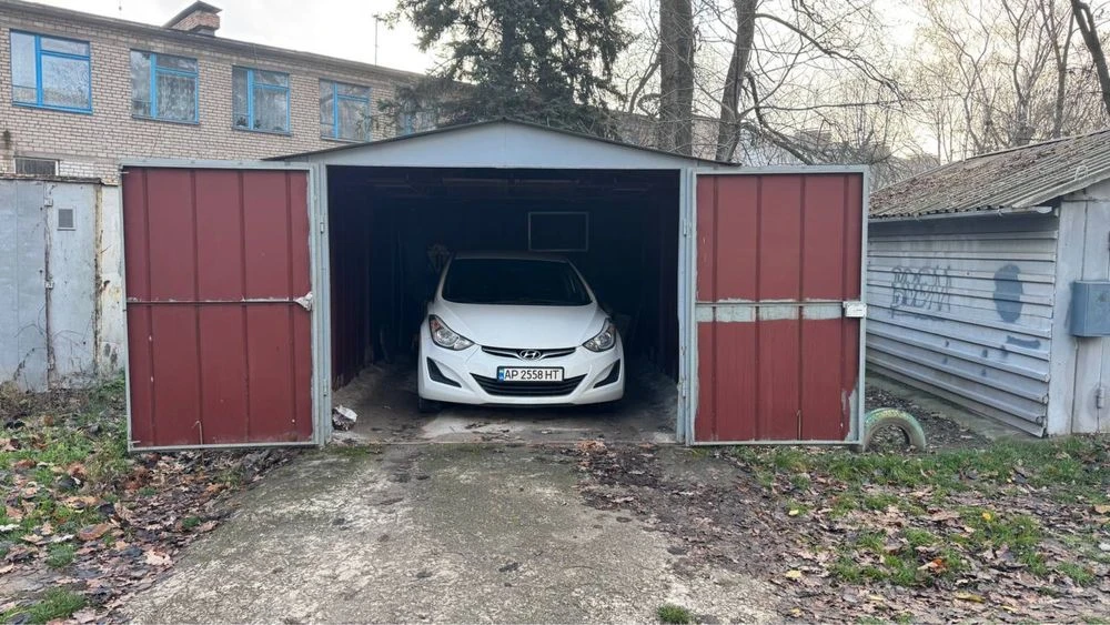 I will sell a garage in the yard
