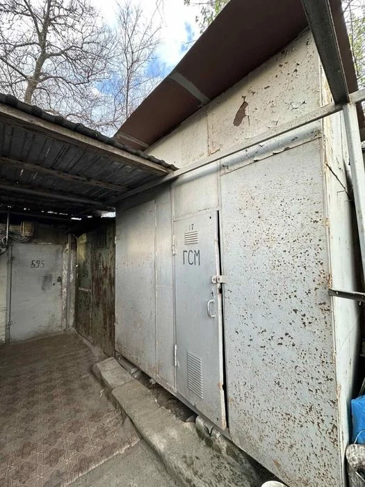 Металевий бокс на причалі 11 Запоріжжя