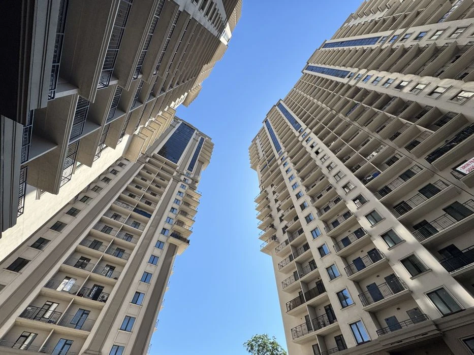 Продам семейное паркоместо. Акрополь 3 . 1 уровень