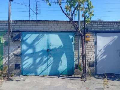 I am selling 2 garages.