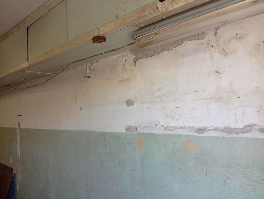 I am selling 2 garages.