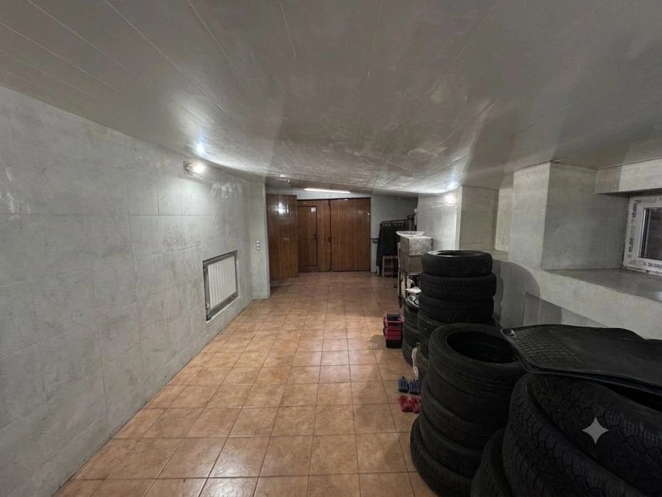 I will sell a stone garage of 100 m2