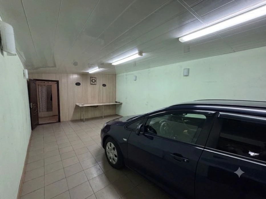 I will sell a stone garage of 100 m2