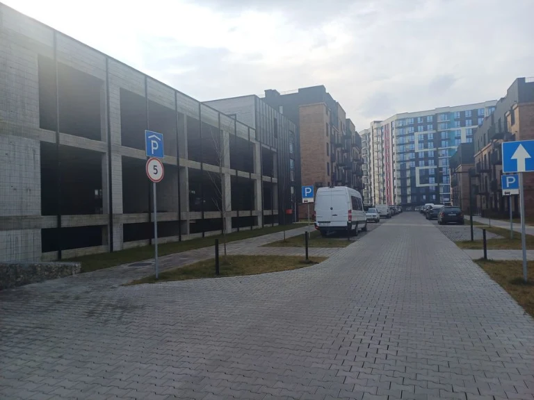 Продається паркомісце