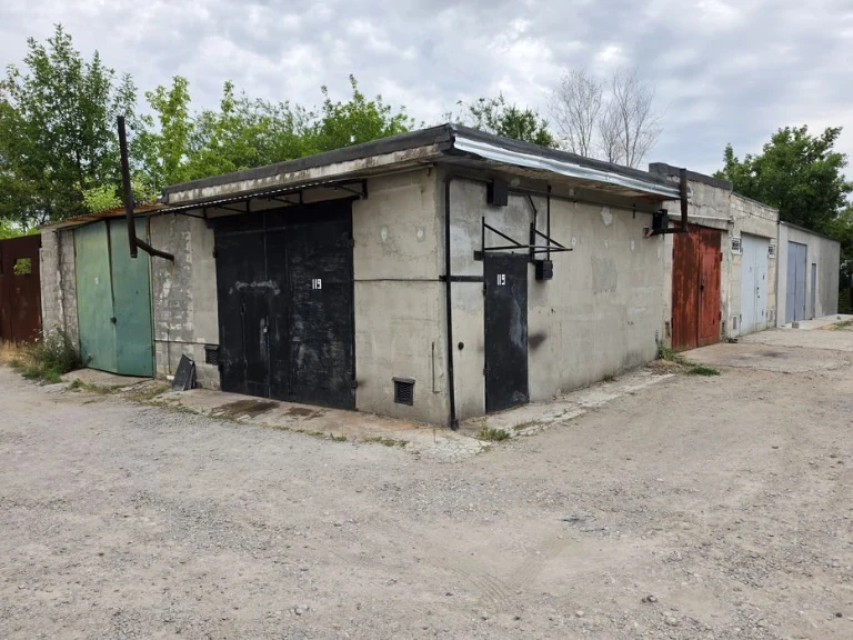 Big garage for sale