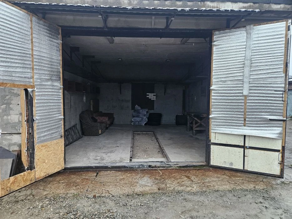 Big garage for sale