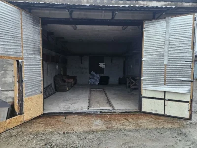 Big garage for sale