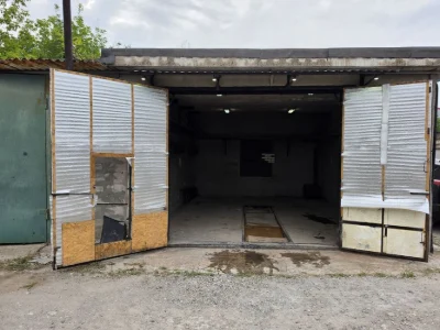 Big garage for sale