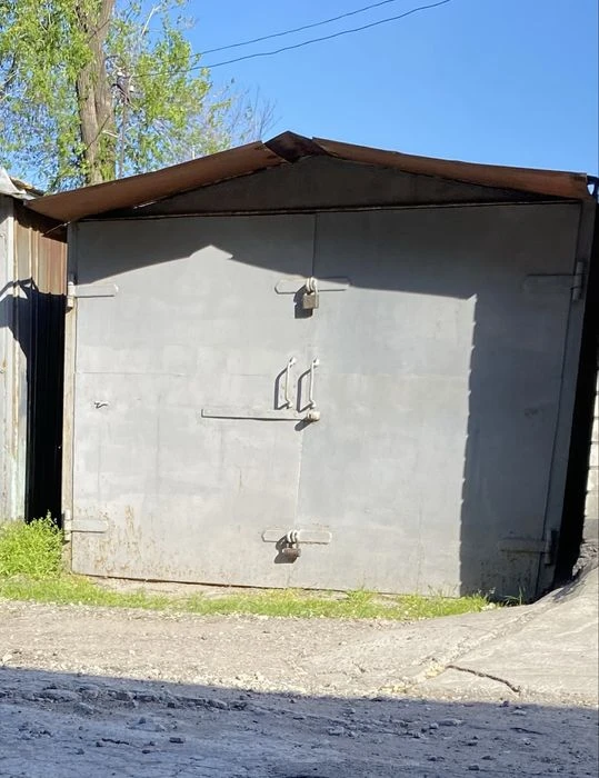 I am selling a garage in the Motor 1 cooperative, Bryullova Street.