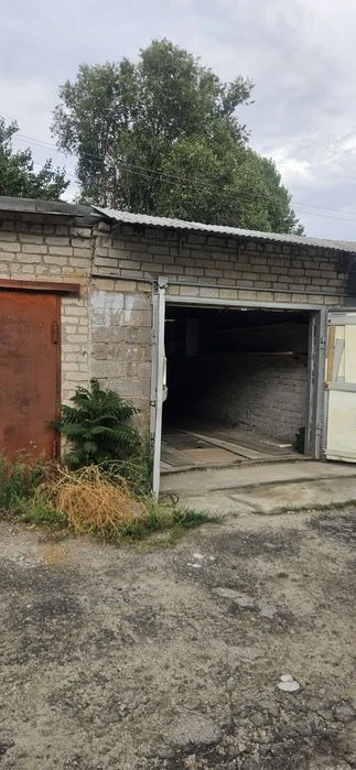 I will sell or rent a brick garage