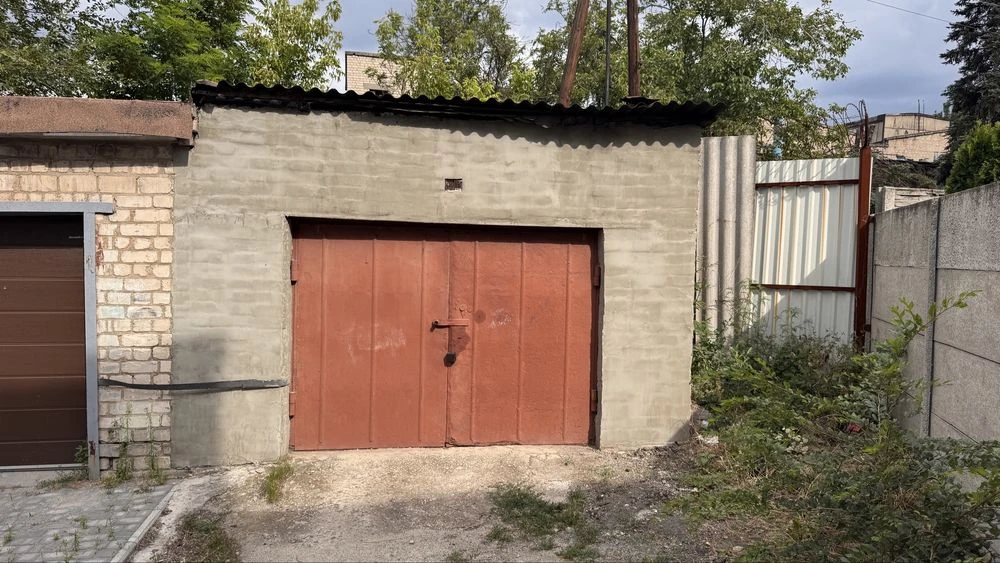 Продам капітальний гараж в центрі міста