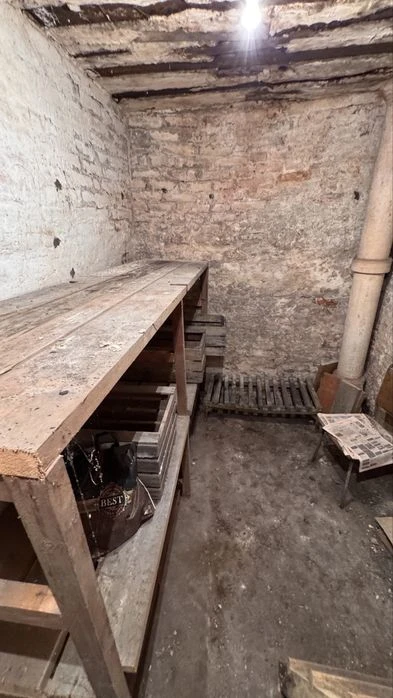 Продам капітальний гараж в центрі міста
