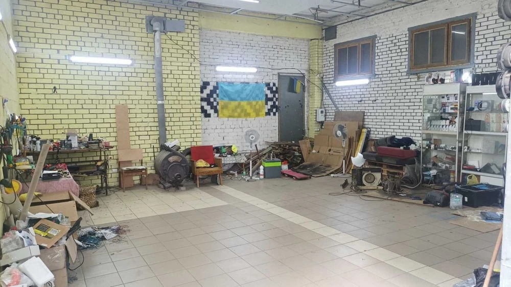 Продам  бокс 78м.кв.+гараж 25м.кв.Приватна власнiсть.