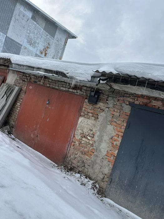 Продам  цегляний гараж