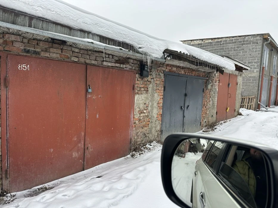Продам  цегляний гараж