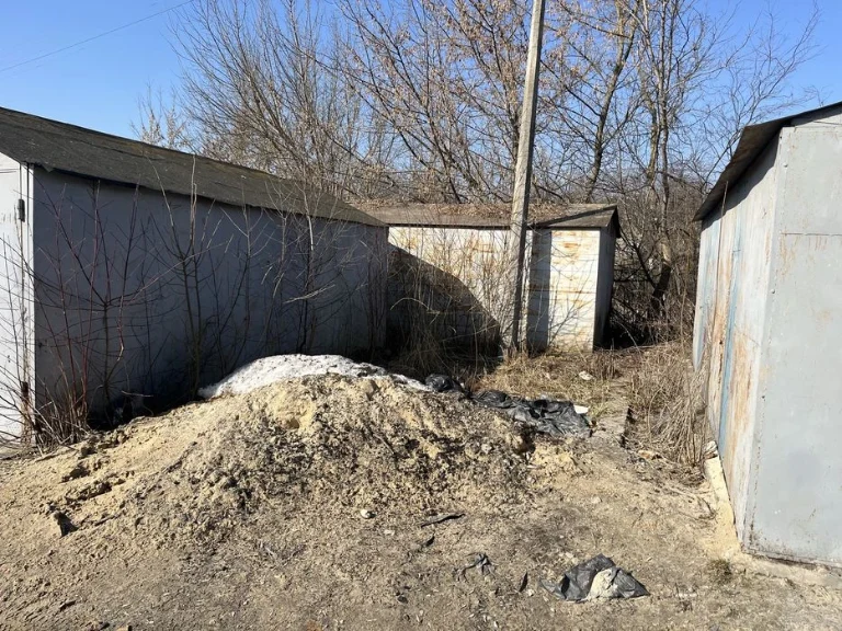 Місце під гараж з фундаментом