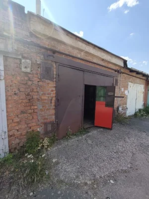 Продам капітальний цегляний гараж в  районі Авторинку!
