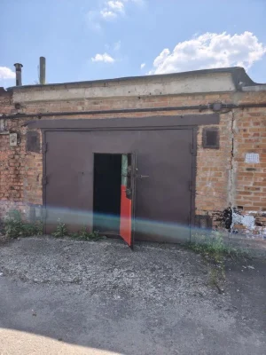 Продам капітальний цегляний гараж в  районі Авторинку!