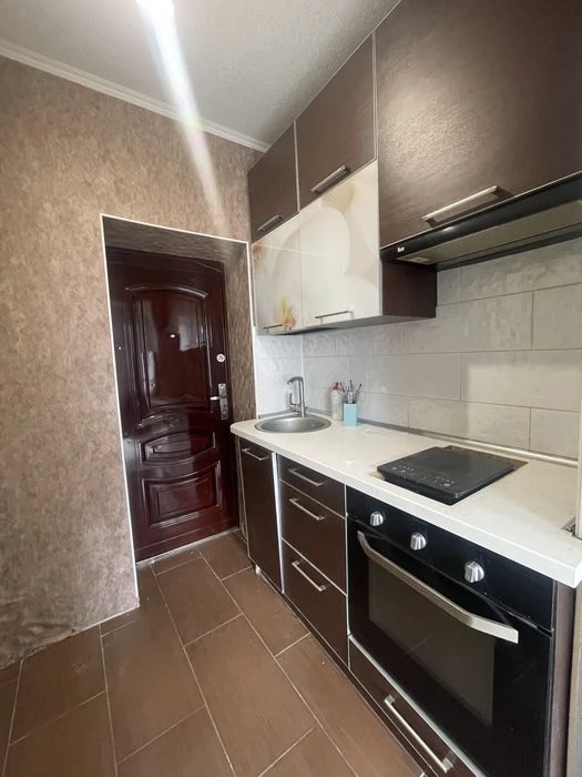 For sale a 19 m² guest house with its own bathroom, French Boulevard