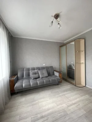 For sale a 19 m² guest house with its own bathroom, French Boulevard
