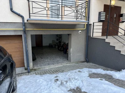Продам просторний гараж у районі Боздош з ремонтом