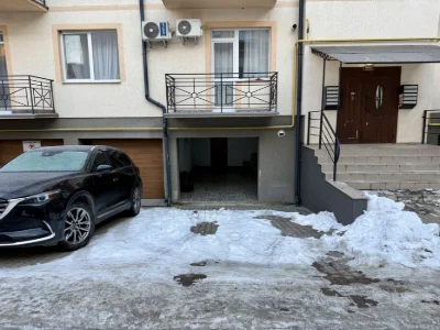 Продам просторний гараж у районі Боздош з ремонтом