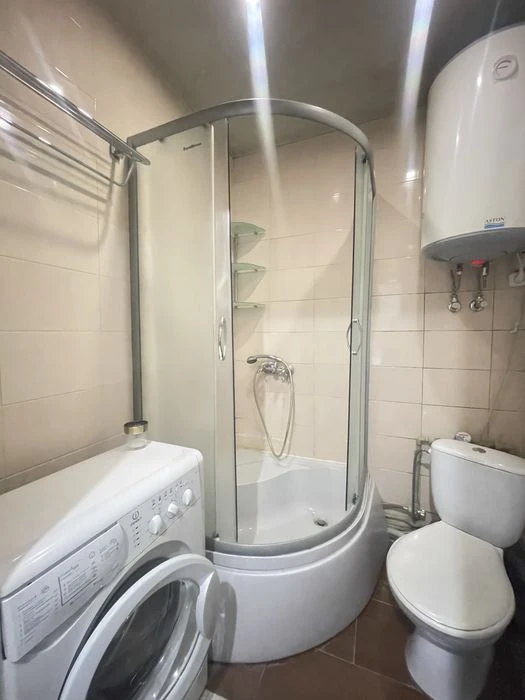 For sale a 19 m² guest house with its own bathroom, French Boulevard