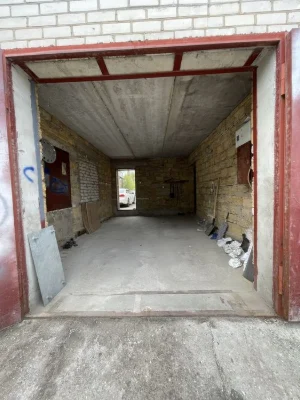 Два спаренных кирпичных гаража, пер. Кобера 19