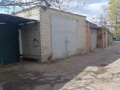 Продам гараж на Половках кооп.Колос(ворота 3 на 3)