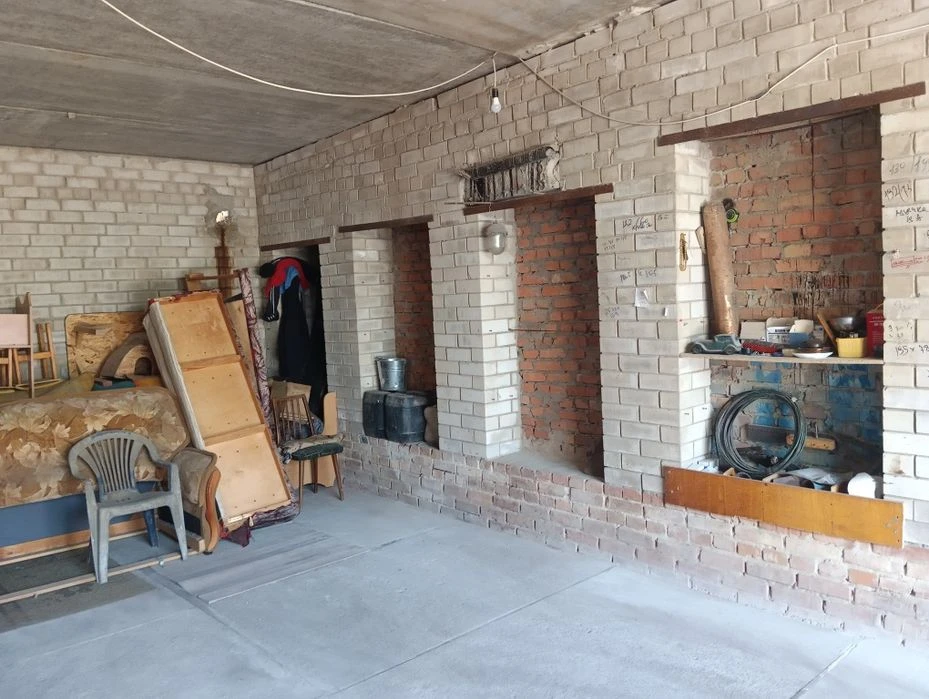 Продам гараж на Половках кооп.Колос(ворота 3 на 3)