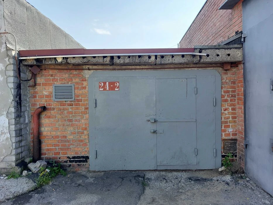 Продам цегляний гараж район Боженка, можна під склад