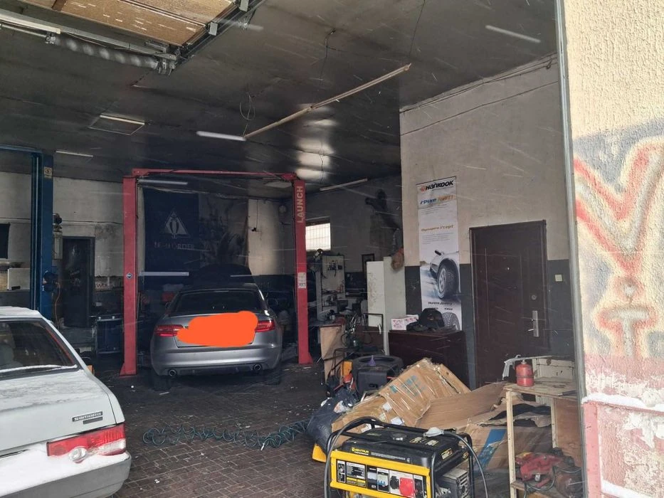.Продаж великого гаражного боксу під СТО у автокооперативі.