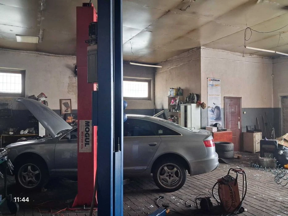 .Продаж великого гаражного боксу під СТО у автокооперативі.