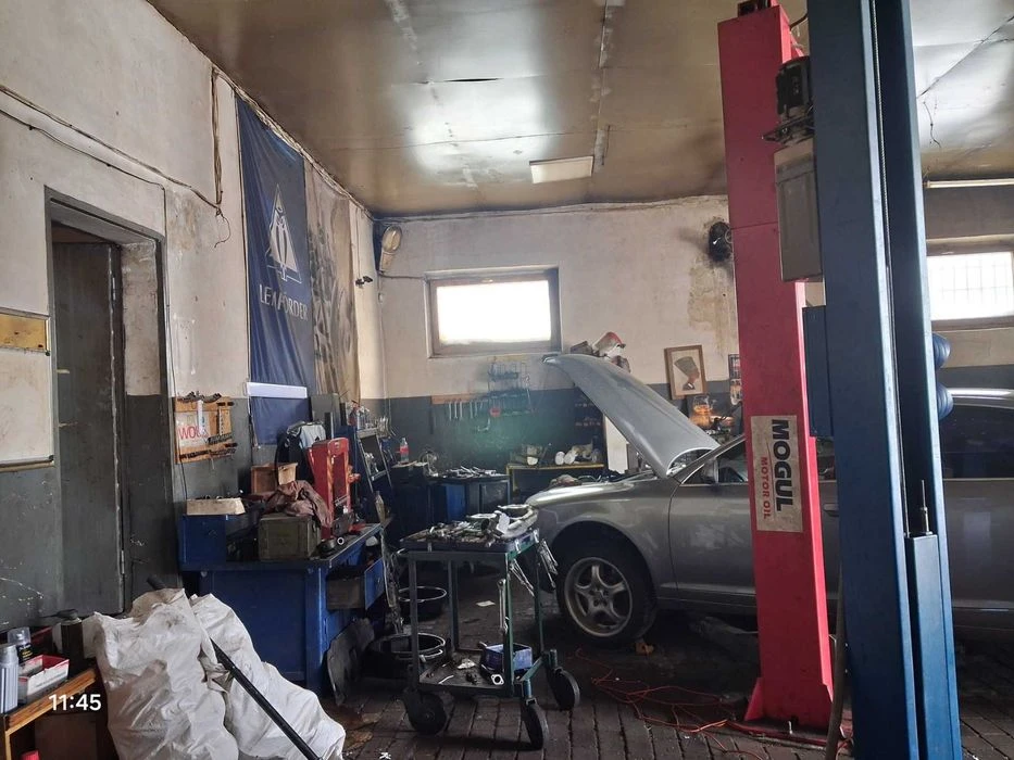 .Продаж великого гаражного боксу під СТО у автокооперативі.