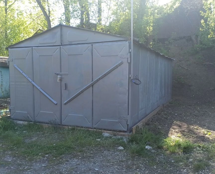 Продам гараж, склад  або місце під свій гараж