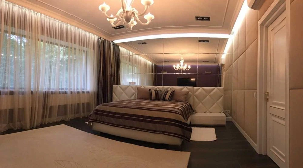 Розкішний VIP-будинок з басейном в елітному КП «Парк Хаус»