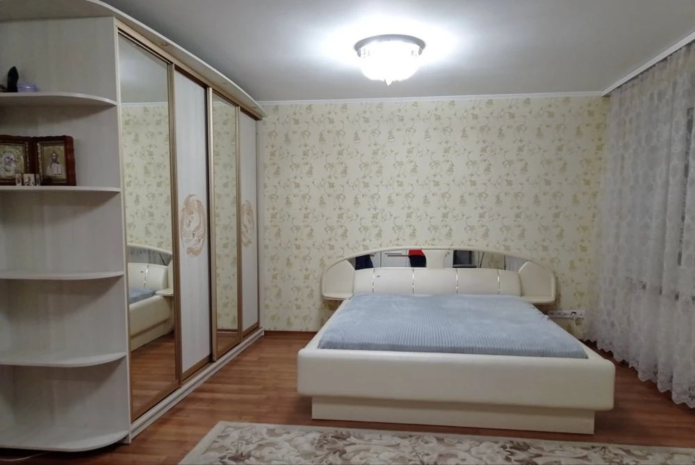 Продається укомплектований двоповерховий будинок на Старому