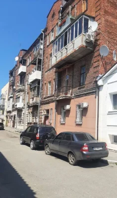D1M I will sell a 3-room apartment in the historic center of the city.