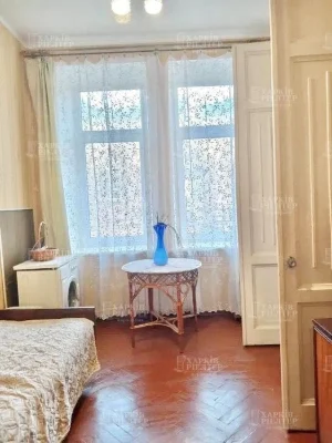 D1M I will sell a 3-room apartment in the historic center of the city.