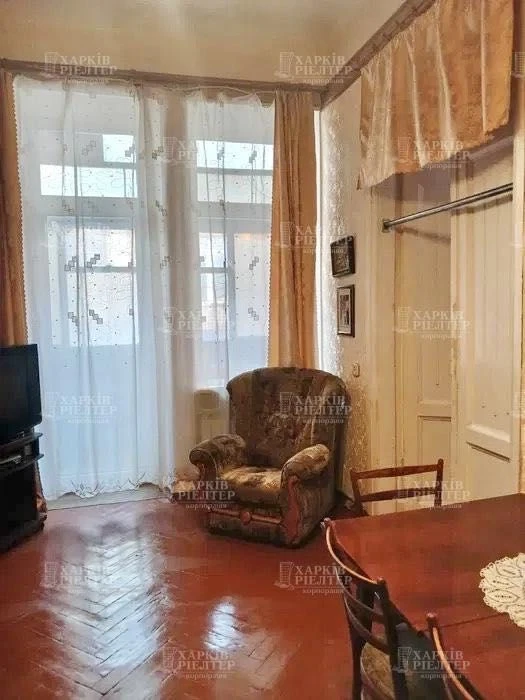 D1M I will sell a 3-room apartment in the historic center of the city.