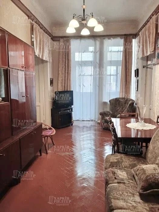 D1M I will sell a 3-room apartment in the historic center of the city.