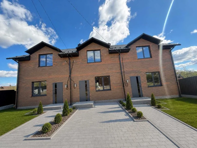 Townhouse for sale with its own land plot of 1.5 acres