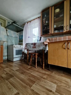 Продам частину будинку з окремим подвір'ям та в житловому ст