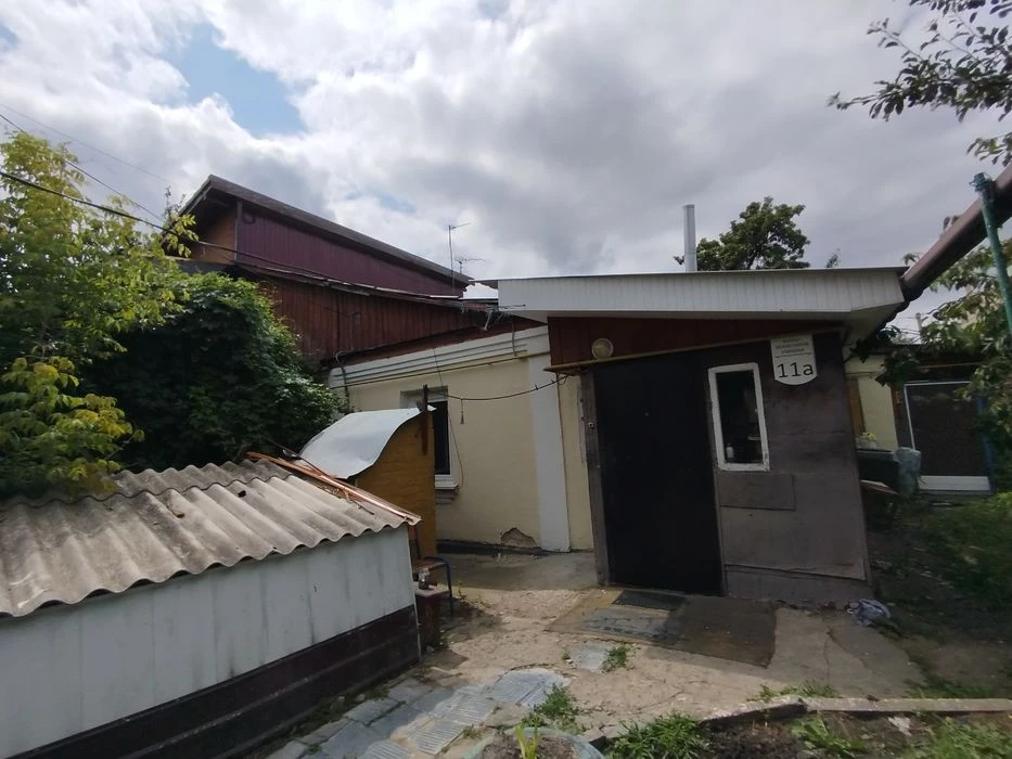 Продам частину будинку з окремим подвір'ям та в житловому ст