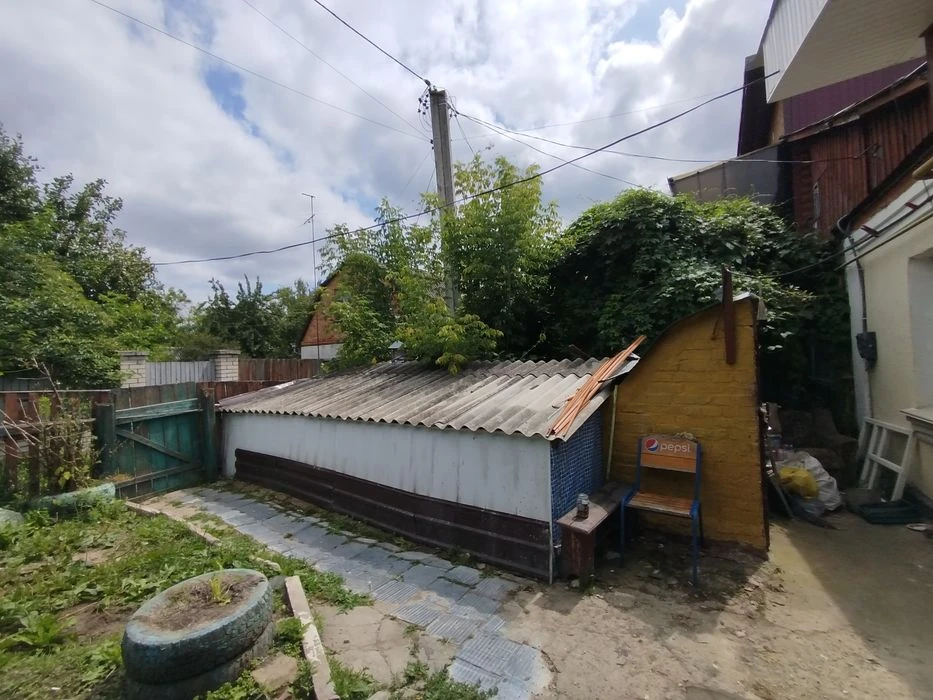 Продам частину будинку з окремим подвір'ям та в житловому ст